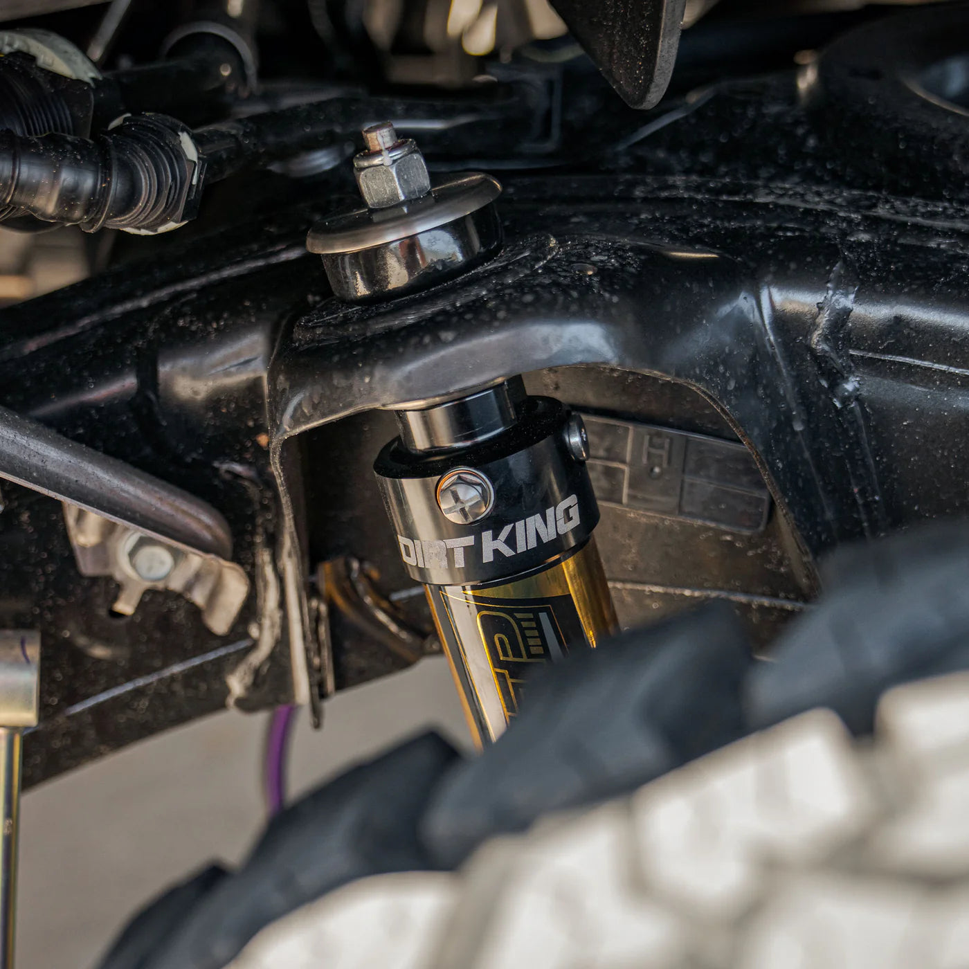 2.0 IFP Smooth Body Shocks - 24+ Tacoma | Dirt King