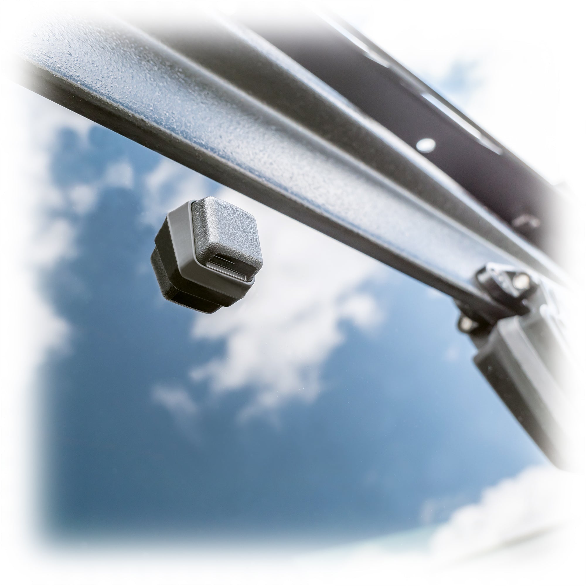 TR10 Bronco Hard Top Rear Window, Defroster & Wiper Assembly - Turn Offroad