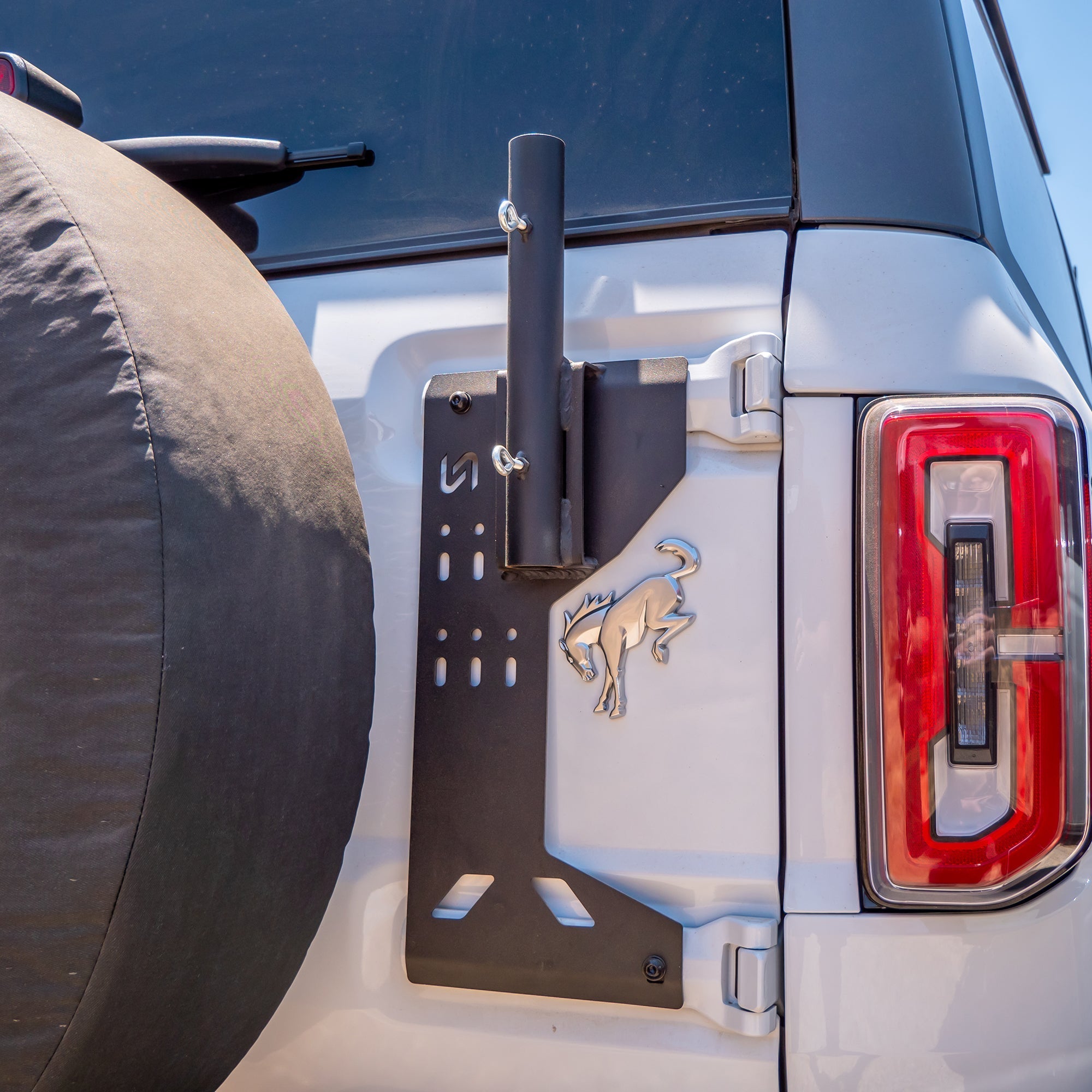 2021+ Ford Bronco Tailgate Flag Mount - Turn Offroad