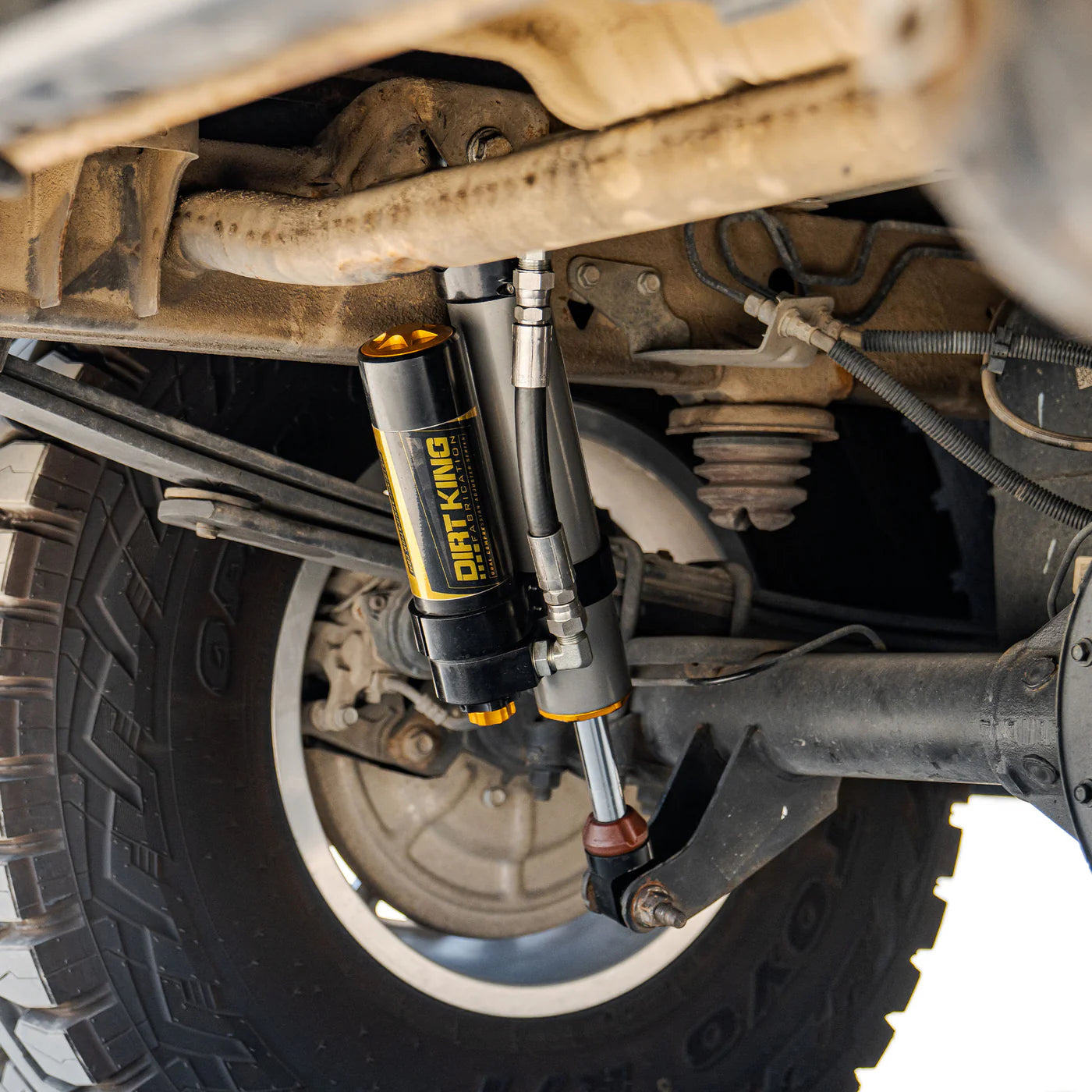 2.5 Smooth Body Shocks | DCA Piggyback Reservoir - 19+ Silverado/Sierra 1500 | Dirt King